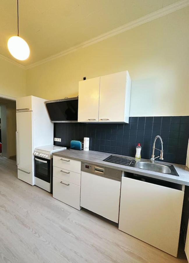 2 Schlafzimmer Waschenspuelmaschine Duisburgo Esterno foto